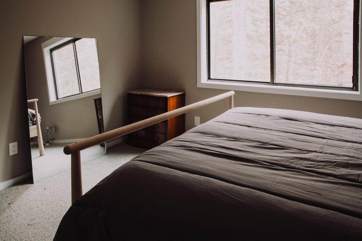 Empty bedroom Airbnb hosting