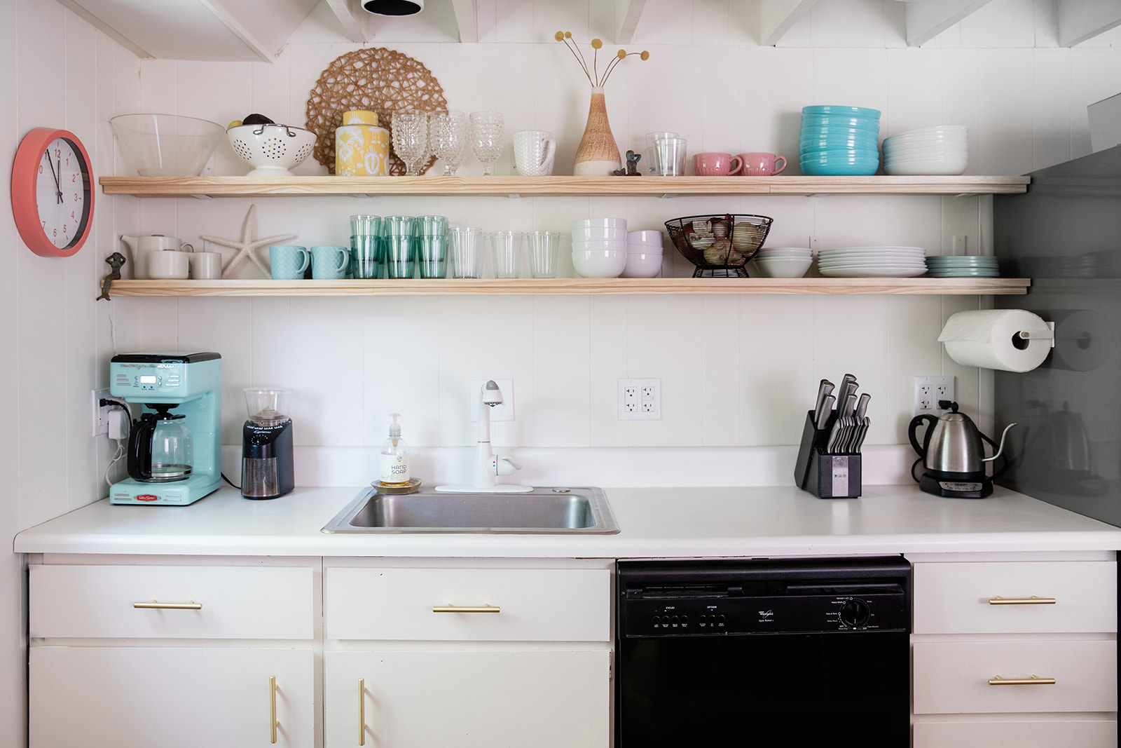 Airbnb Kitchen Essentials: What Hosts Need in Their Kitchen